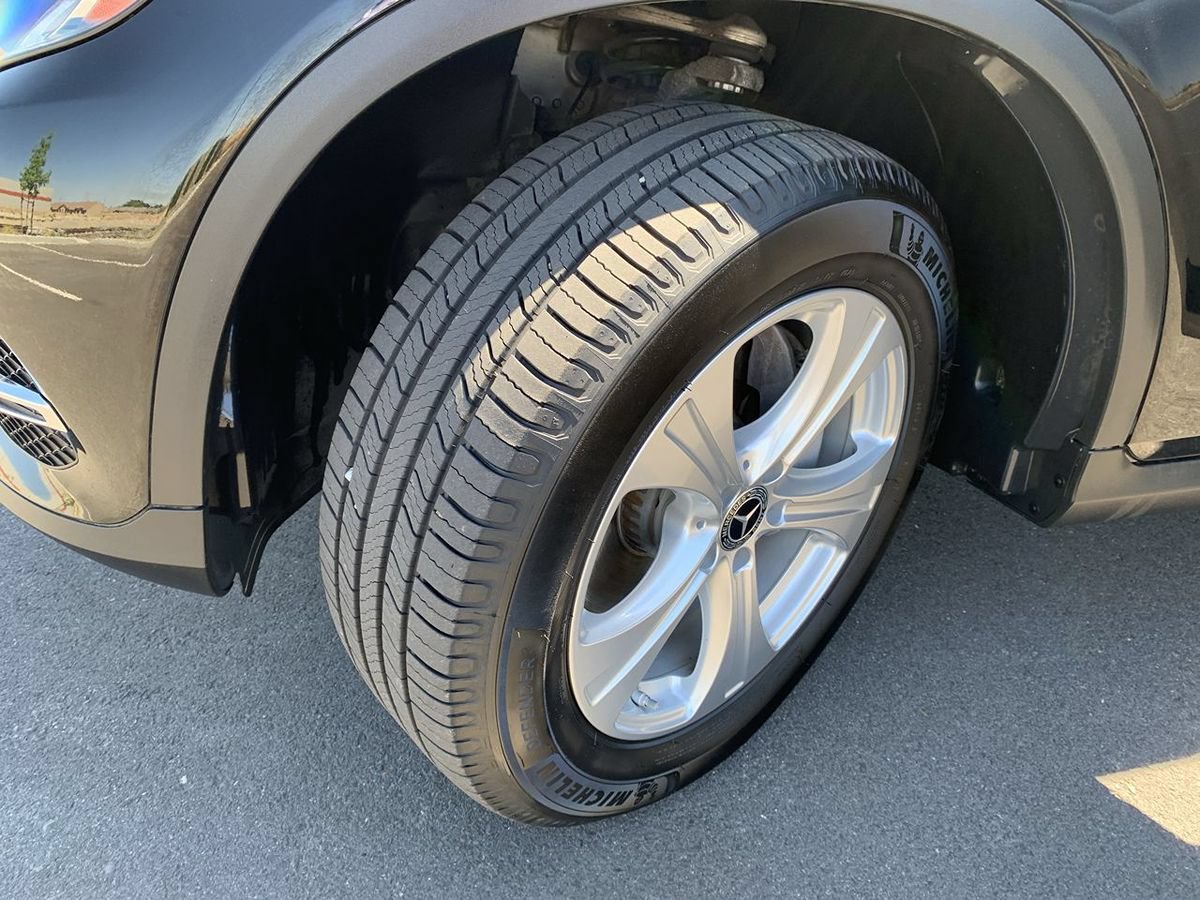 Used 2018 Mercedes-Benz GLC 300 4MATIC image 11