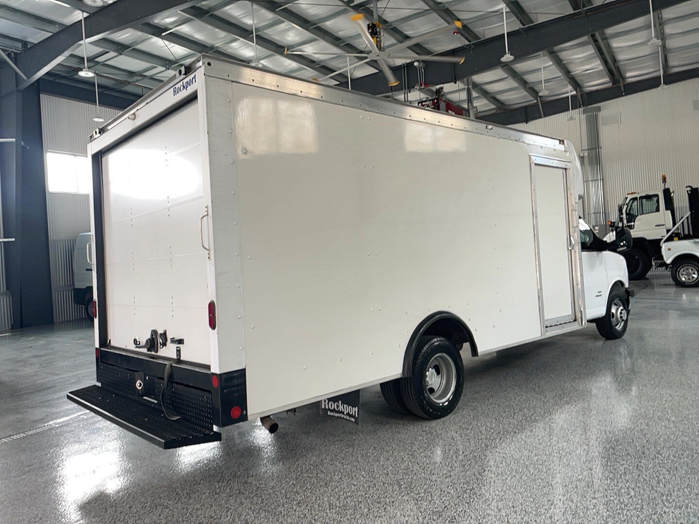 Used 2022 Chevrolet Express 4500 w/ Power Convenience Package RWD image 8