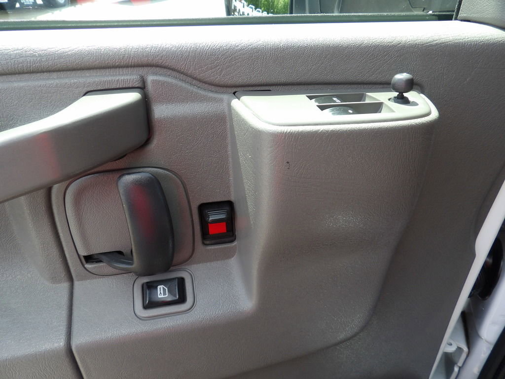 Used 2021 GMC Savana 3500 Extended w/ Power Convenience Package RWD image 15