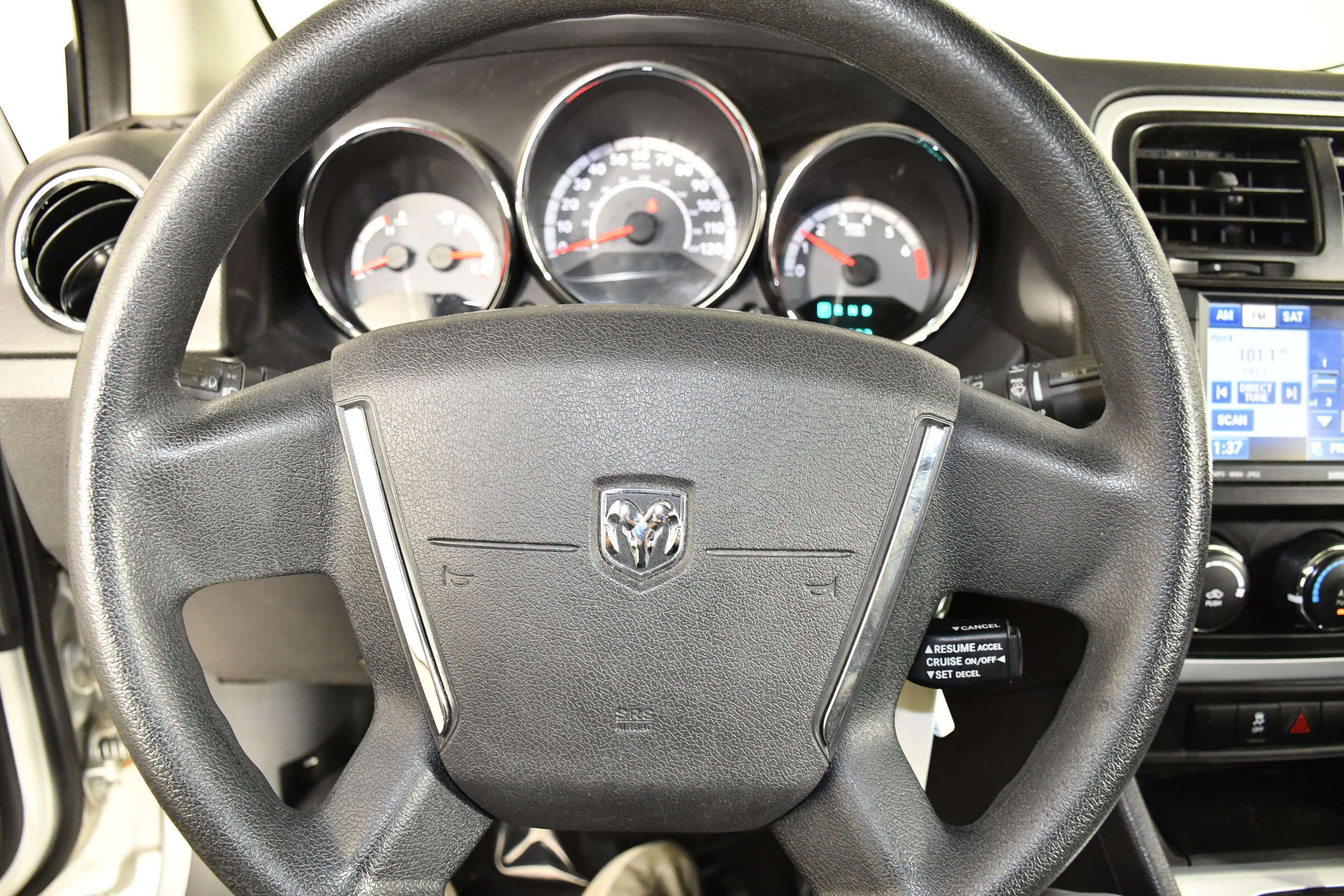 Used 2011 Dodge Caliber Mainstreet FWD image 19