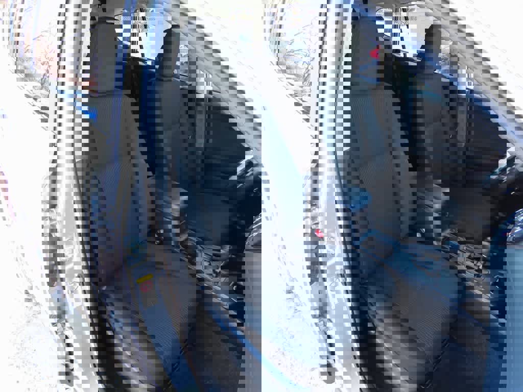 Used 2018 Toyota RAV4 LE image 17