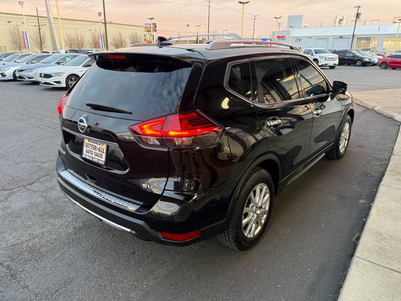 Used 2017 Nissan Rogue SV image 5