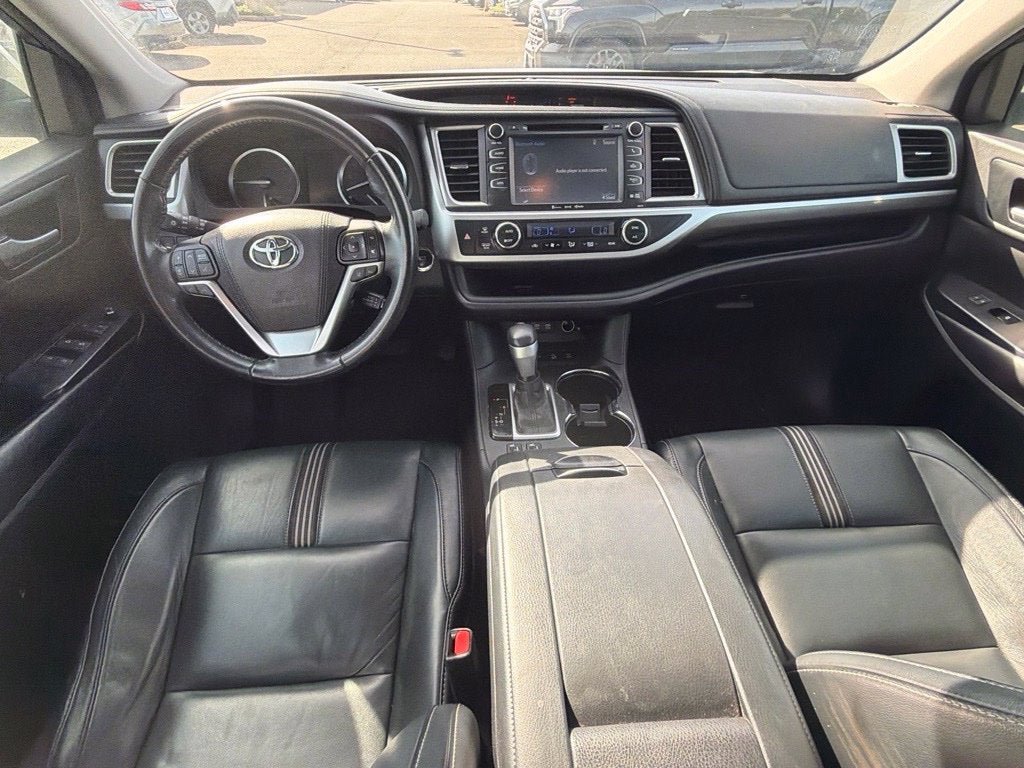 Used 2017 Toyota Highlander SE AWD/4WD image 5