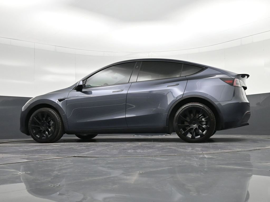 Used 2024 Tesla Model Y Long Range image 32