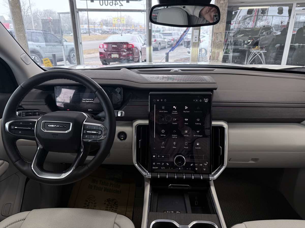Used 2024 GMC Acadia Denali FWD image 43