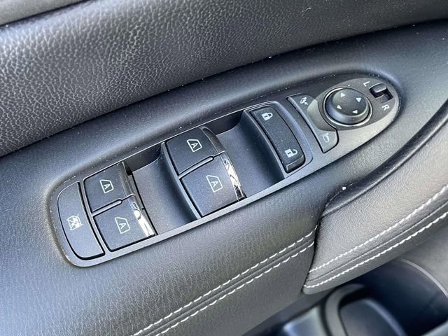 Used 2020 Nissan Armada SV image 17