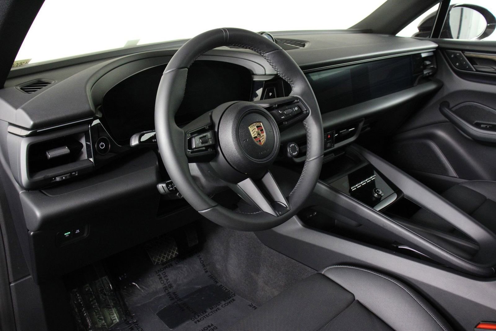 Certified 2025 Porsche Macan Electric RWD image 5
