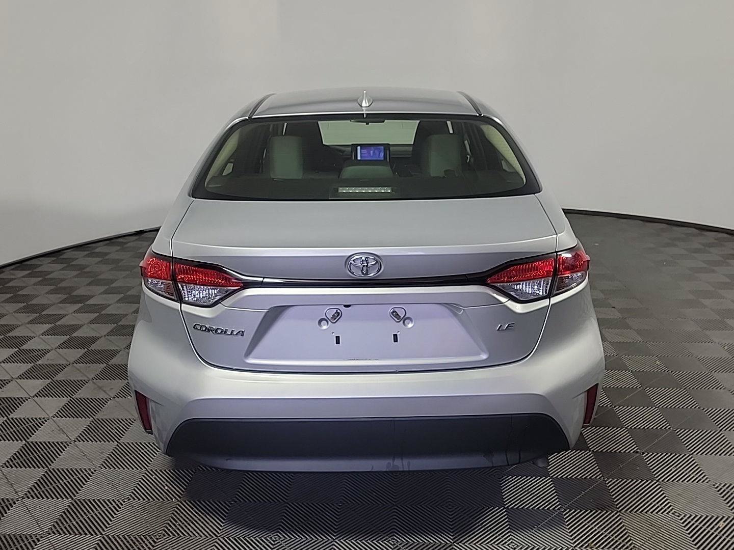 Used 2023 Toyota Corolla LE FWD image 5