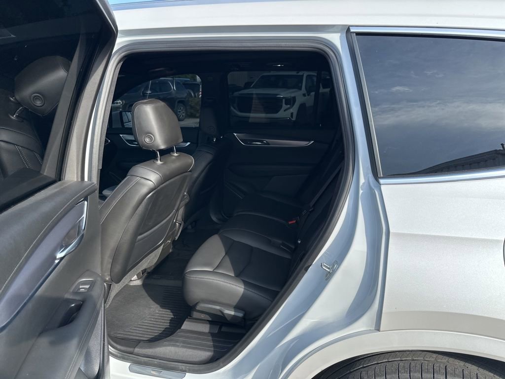 Used 2024 Cadillac XT6 Luxury w/ LPO, Floor Liner Package FWD image 17