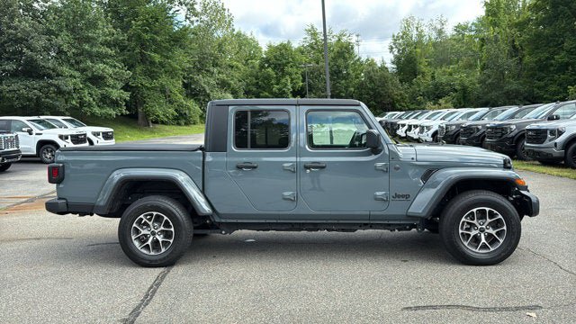 Certified 2025 Jeep Gladiator Sport AWD/4WD image 5