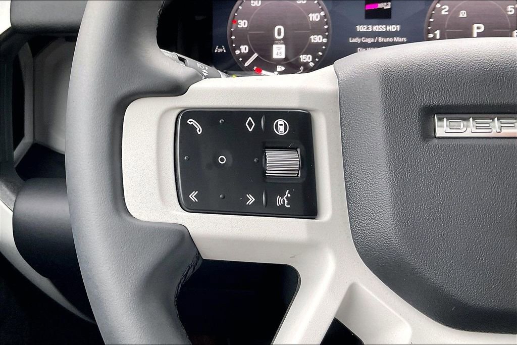 Used 2025 Land Rover Defender 130 X-Dynamic SE image 11
