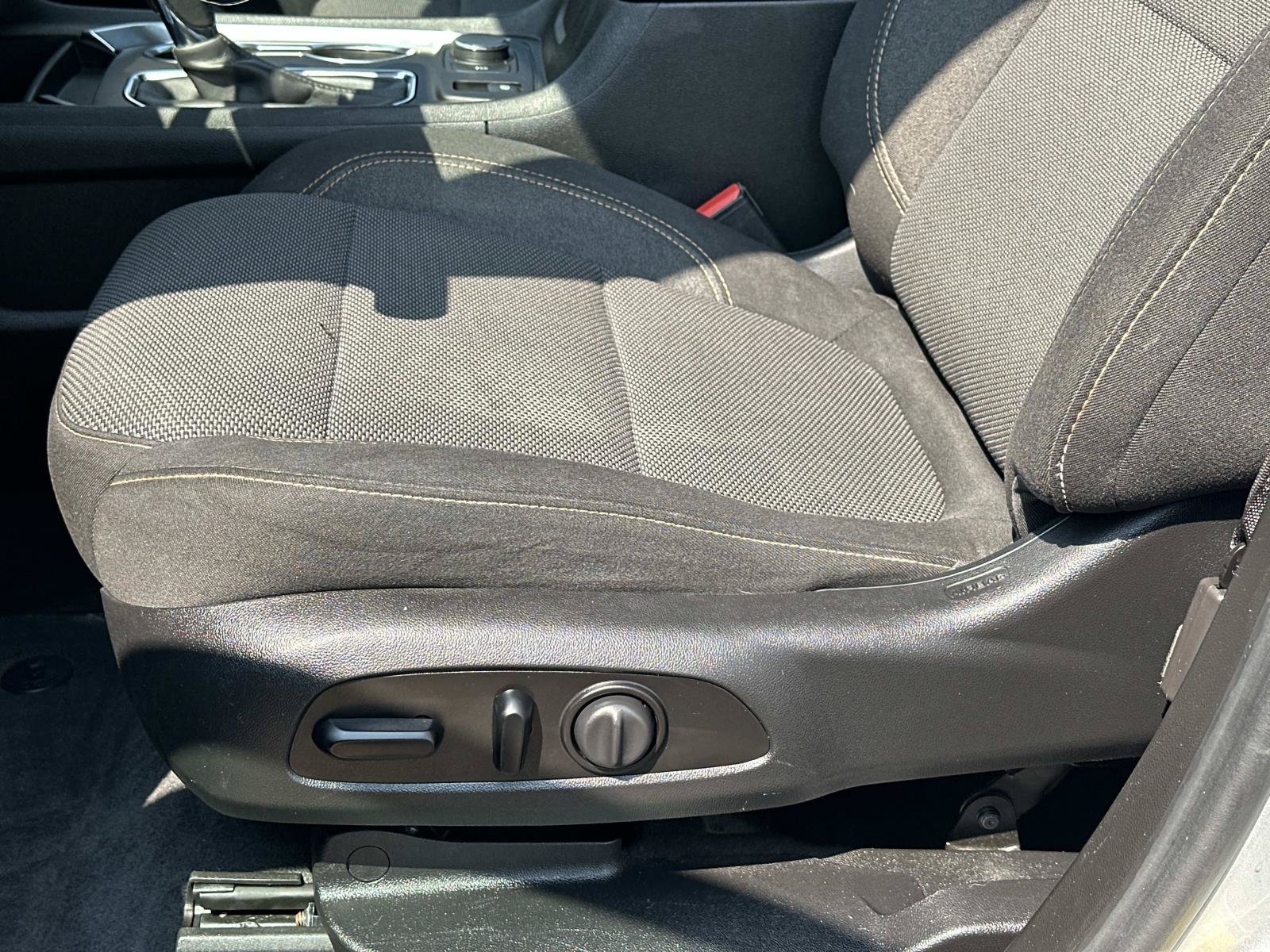 Certified 2020 Chevrolet Traverse LT FWD image 16