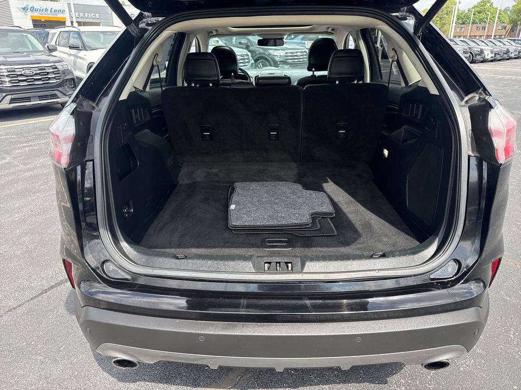 Used 2019 Ford Edge Titanium w/ Equipment Group 301A AWD/4WD image 12