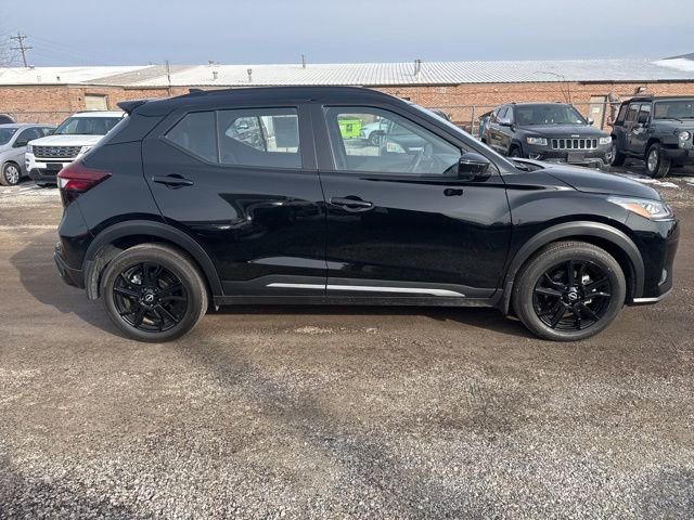 Used 2024 Nissan Kicks SR image 3