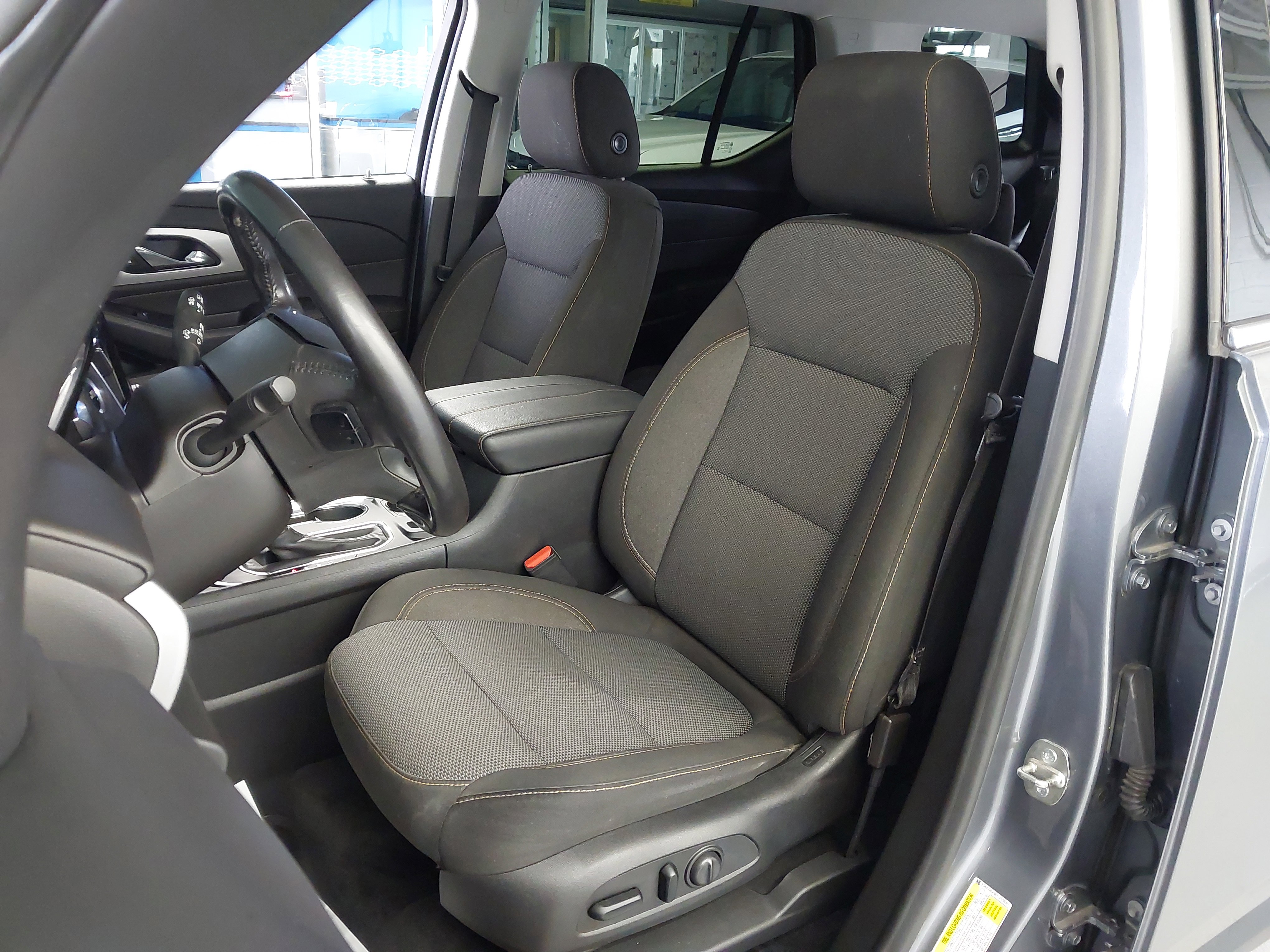 Used 2020 Chevrolet Traverse LT FWD image 23