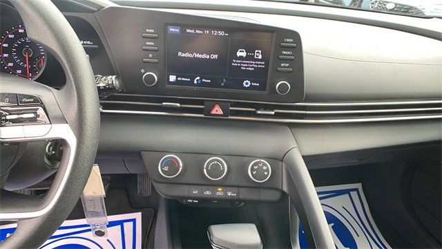 Used 2023 Hyundai Elantra SE image 15