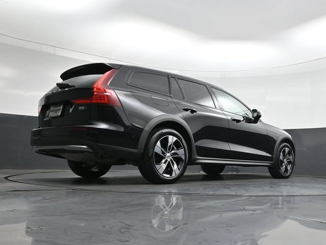 Used 2025 Volvo V60 B5 Cross Country Plus AWD/4WD image 33