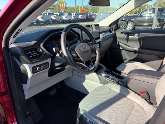 Used 2024 Ford Escape SE w/ Class II Trailer Tow Package FWD image 22