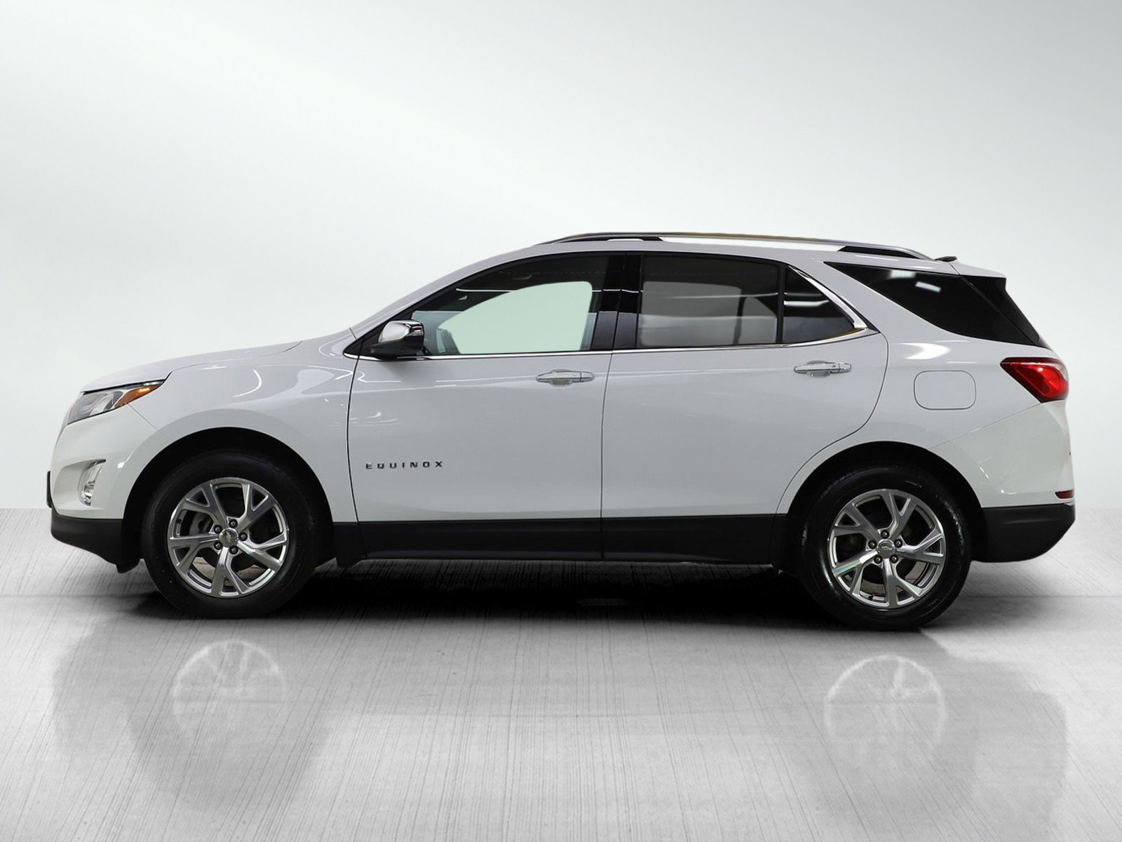 Used 2019 Chevrolet Equinox Premier image 2