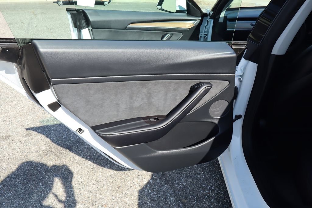 Used 2022 Tesla Model 3 Long Range AWD/4WD image 32