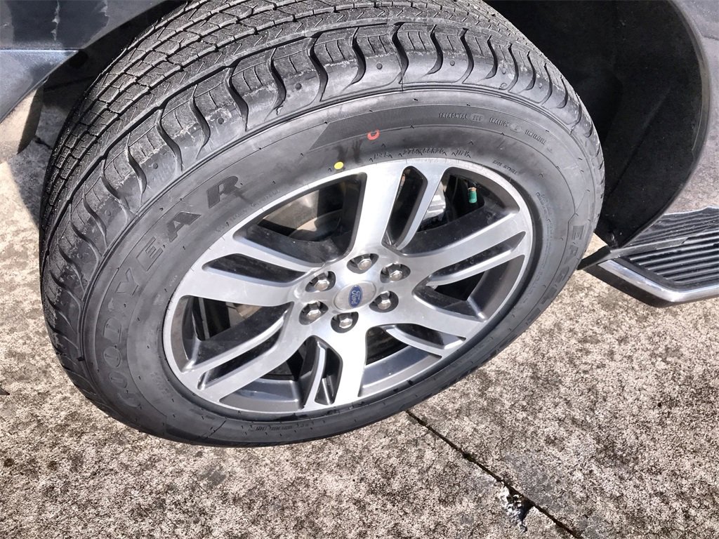 Used 2022 Ford Expedition Max Limited image 10