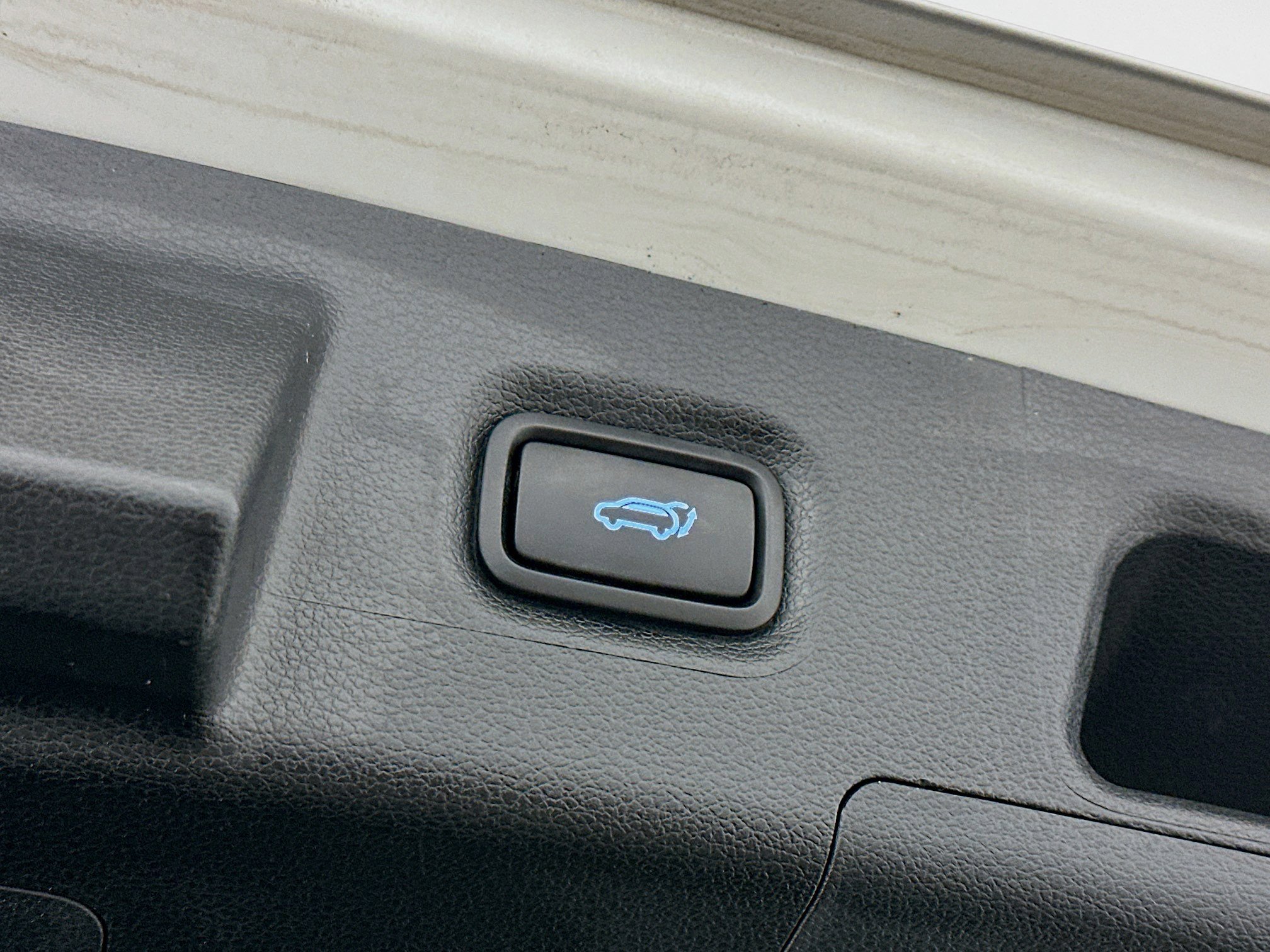 Used 2023 Hyundai Santa Fe SEL Premium image 32