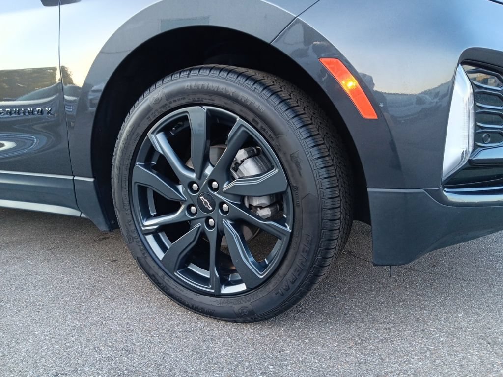 Used 2022 Chevrolet Equinox RS w/ RS Leather Package FWD image 3