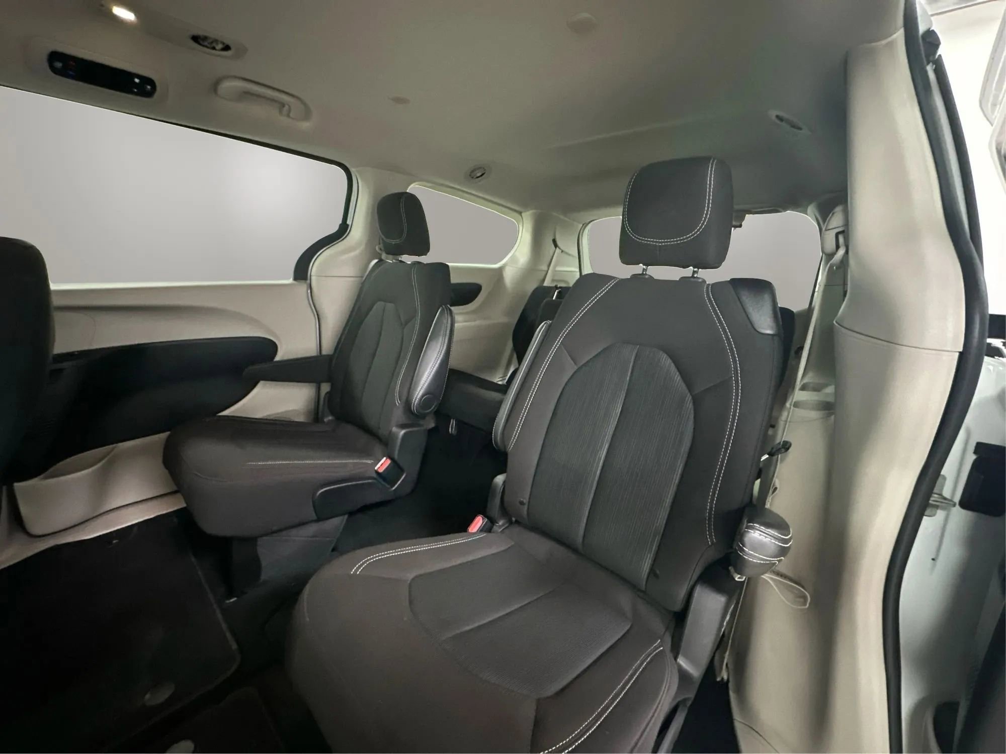 Used 2024 Chrysler Voyager LX image 15