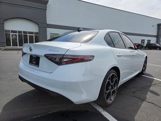 Used 2024 Alfa Romeo Giulia Ti AWD/4WD image 17