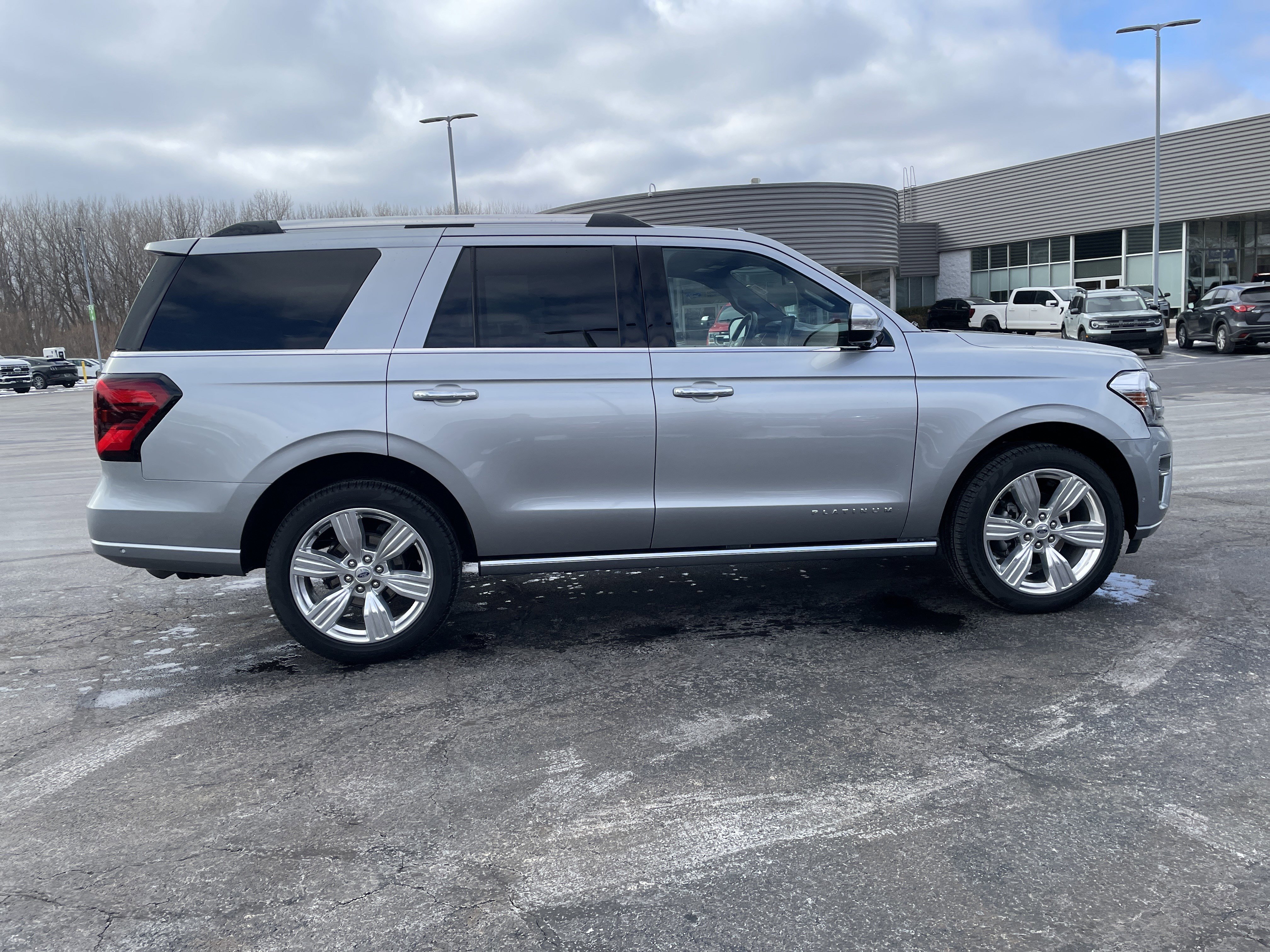 Used 2024 Ford Expedition Platinum image 6