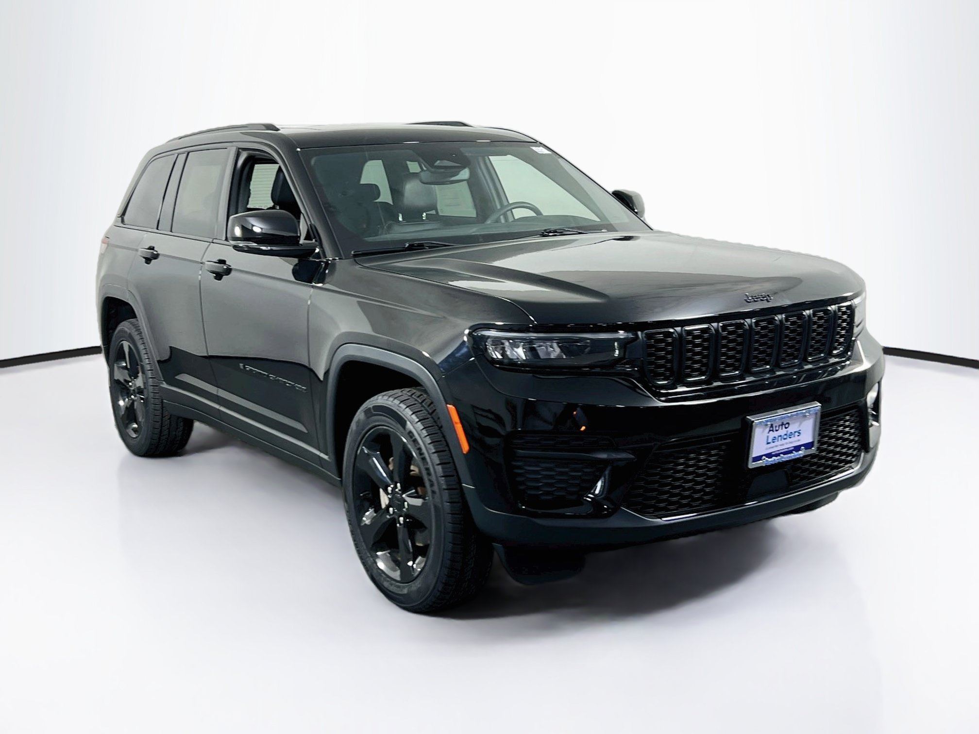 Used 2023 Jeep Grand Cherokee Altitude AWD/4WD image 3