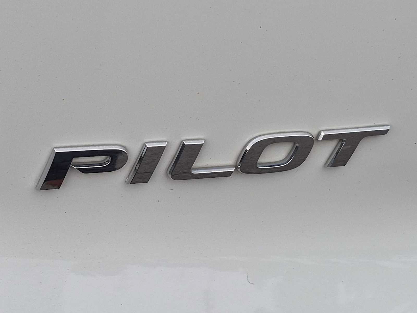 Used 2017 Honda Pilot Touring image 13