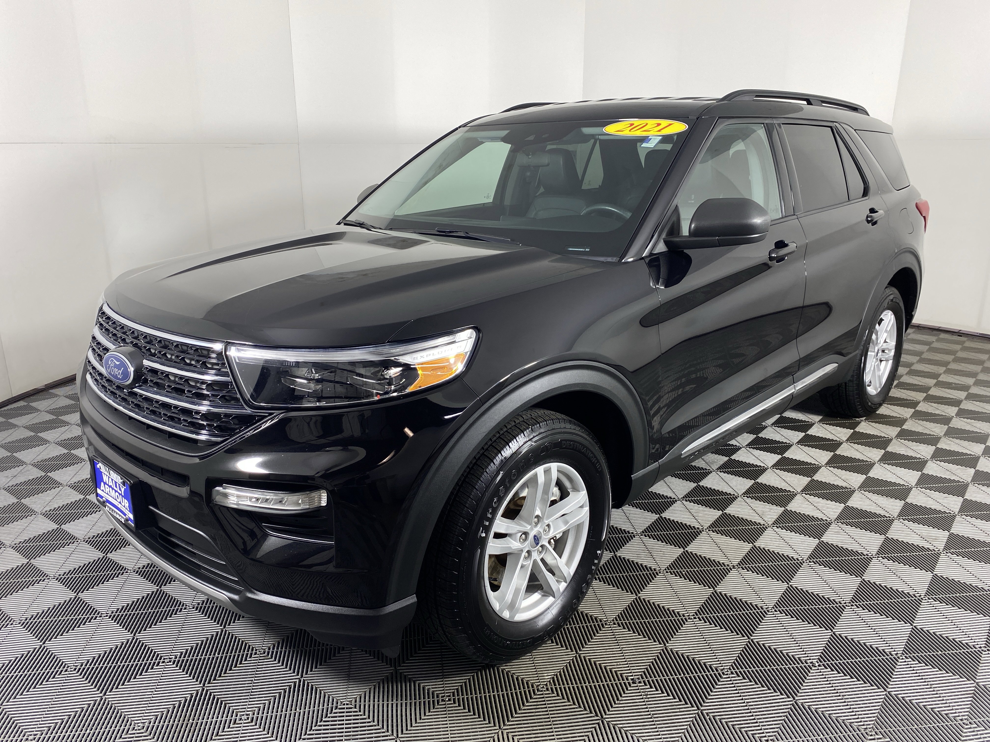 Used 2021 Ford Explorer XLT w/ Equipment Group 202A image 11