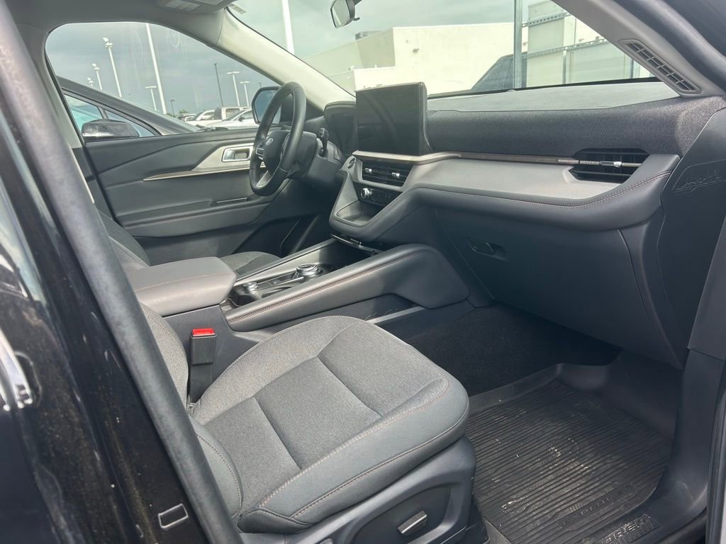 Used 2025 Ford Explorer Active image 4