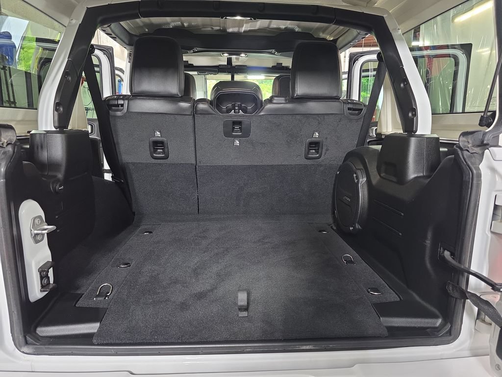 Used 2021 Jeep Wrangler Unlimited Sahara AWD/4WD image 12
