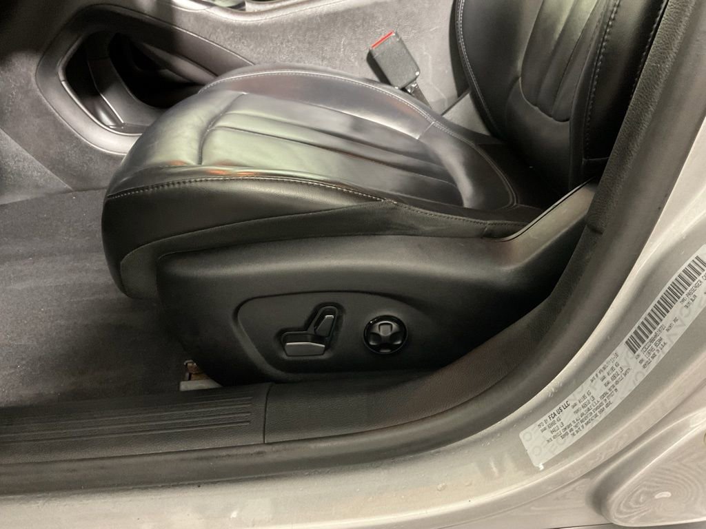 Used 2017 Chrysler 200 Limited Platinum FWD image 22