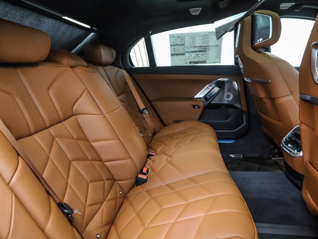 New 2026 BMW 750e xDrive image 26