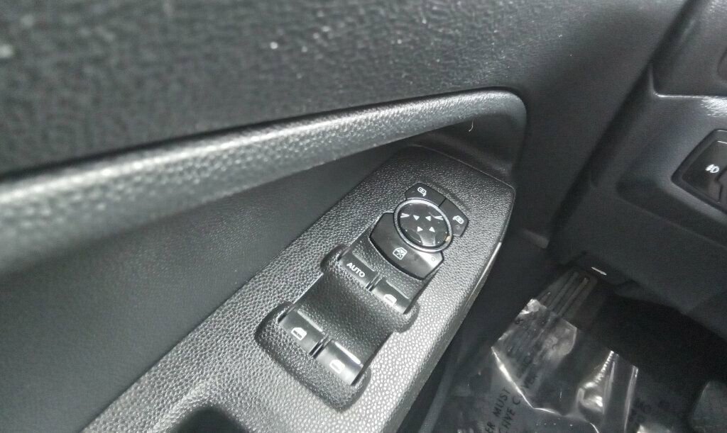 Used 2018 Ford EcoSport SE w/ SE Convenience Package image 25