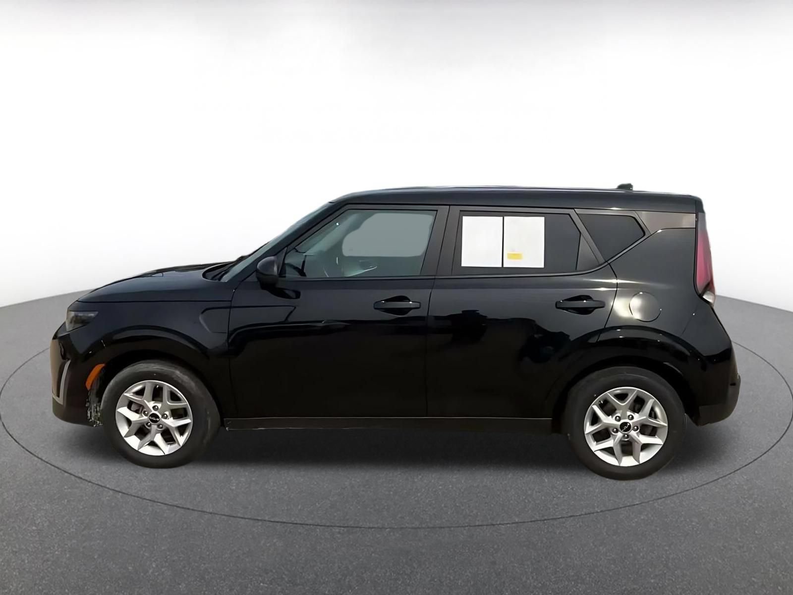 Used 2025 Kia Soul LX w/ LX Technology Package FWD image 7