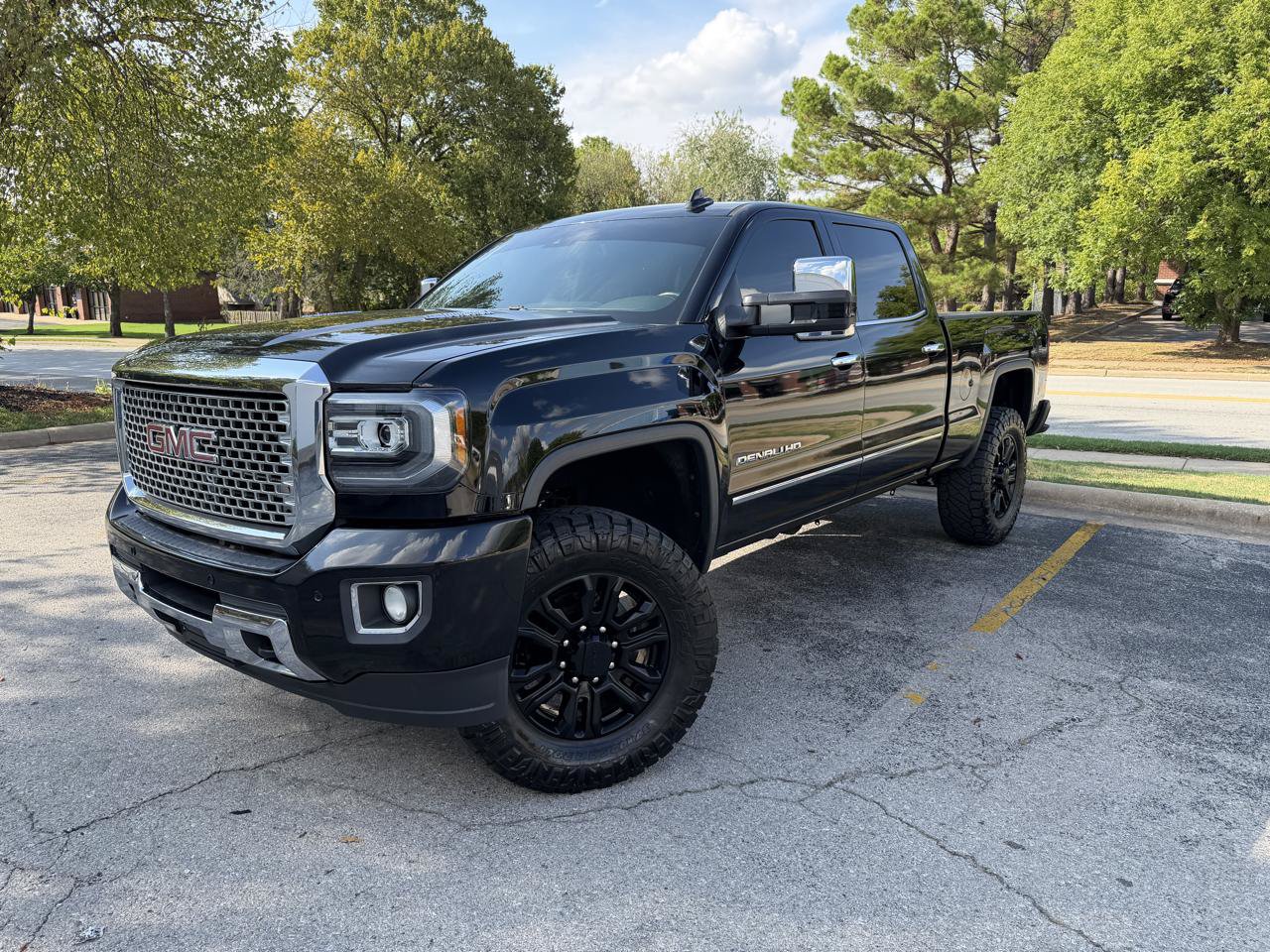 Used 2015 GMC Sierra 2500 Denali w/ Duramax Plus Package AWD/4WD image 1
