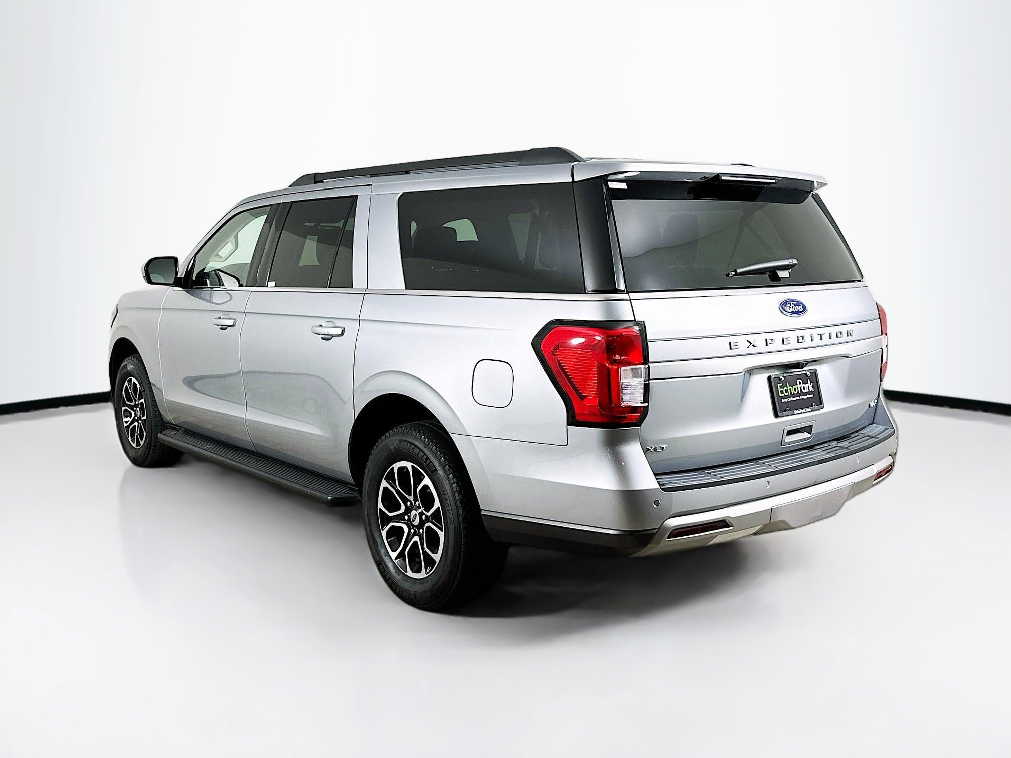 Used 2024 Ford Expedition Max XLT image 5
