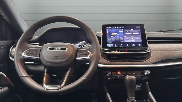 Used 2024 Jeep Compass Latitude image 27