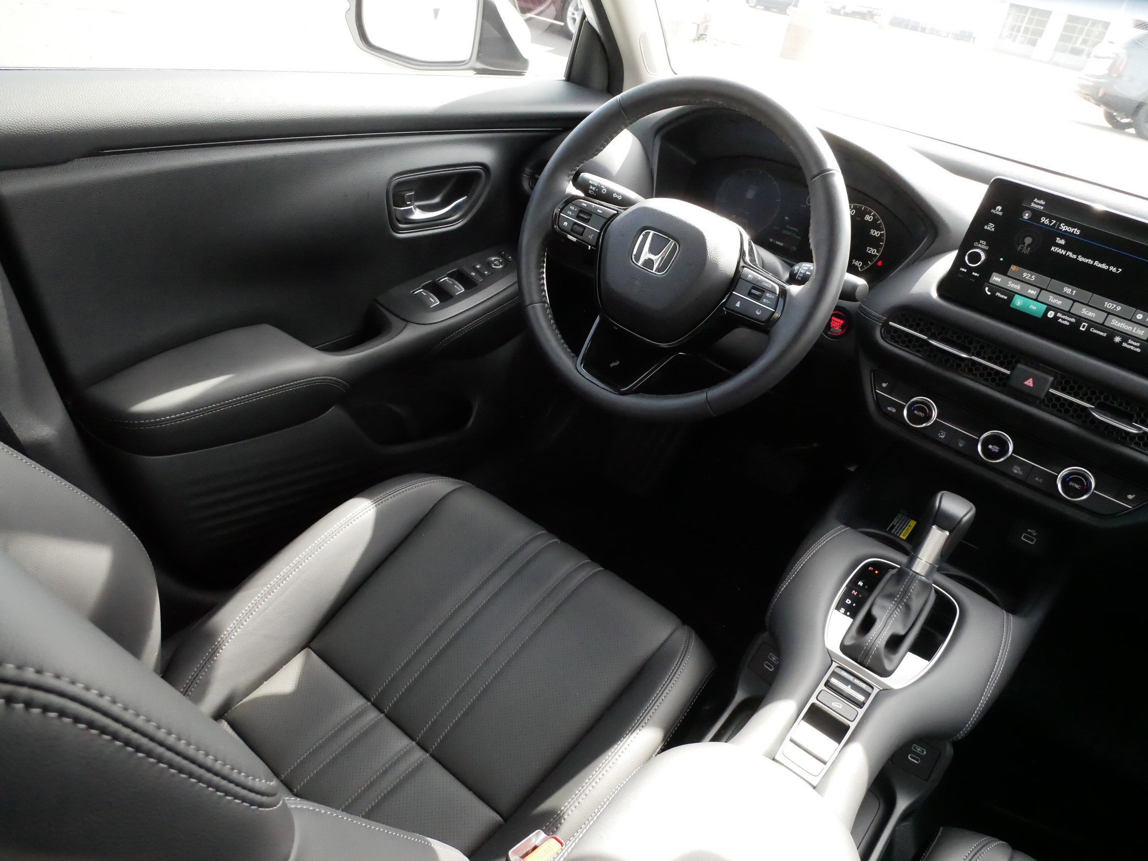 Used 2024 Honda HR-V EX-L image 9