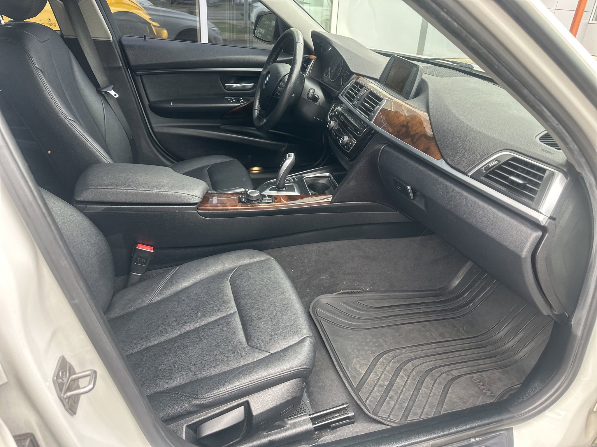 Used 2016 BMW 320i xDrive Sedan AWD/4WD image 8