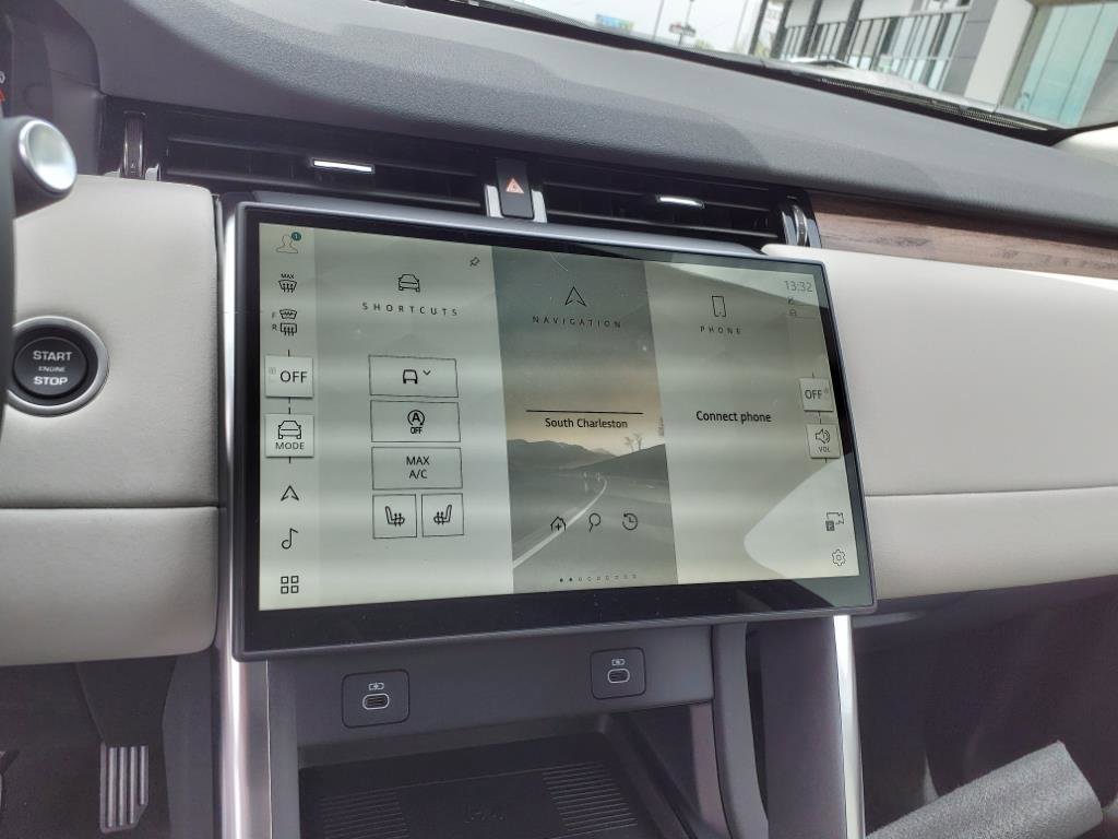 Used 2025 Land Rover Discovery Sport S image 19