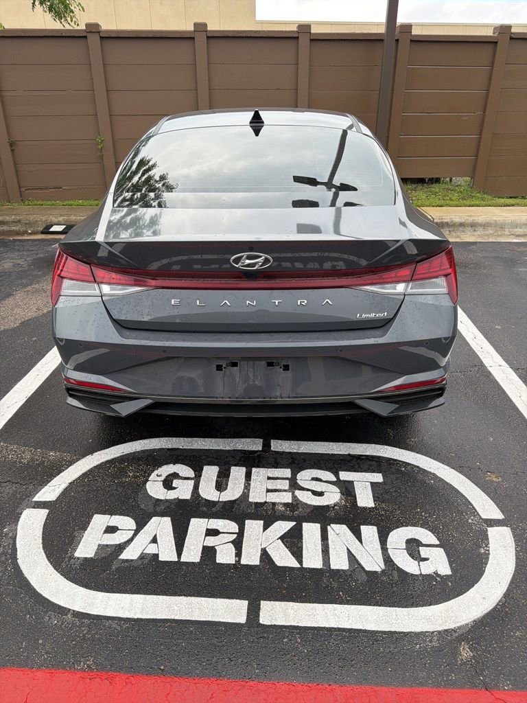 Certified 2023 Hyundai Elantra Limited w/ Preferred Accessory Package image 6