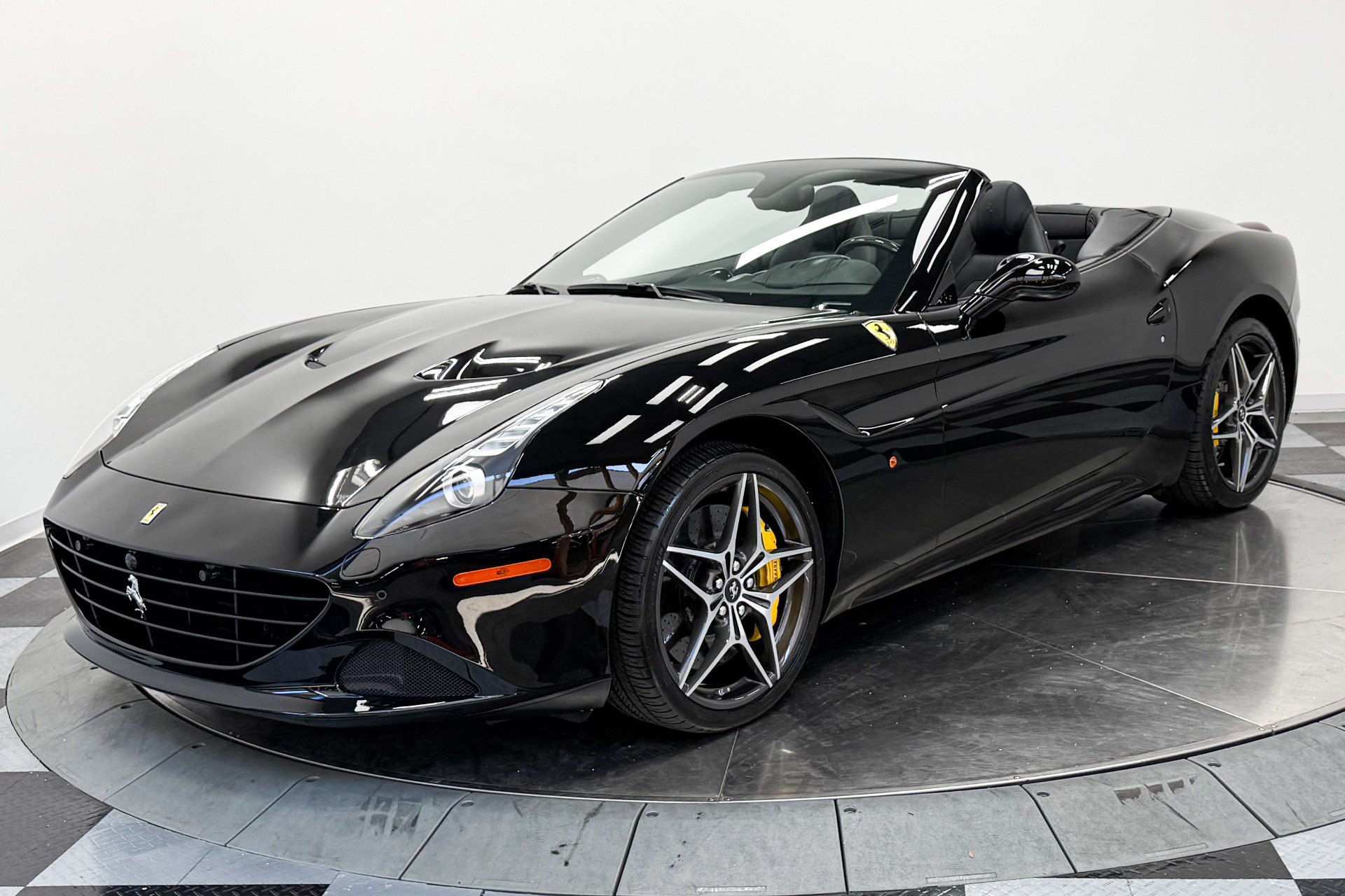 Used 2016 Ferrari California T RWD image 5