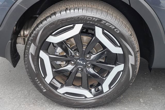 Certified 2024 Kia Telluride EX w/ EX Captain's Chair Package FWD image 13