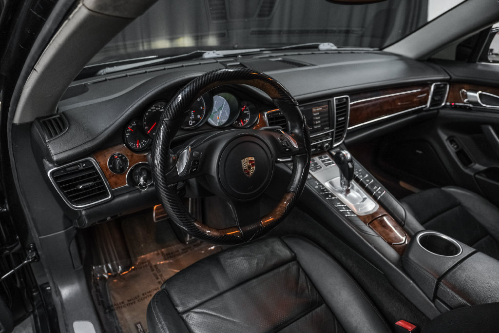 Used 2012 Porsche Panamera 4 image 3