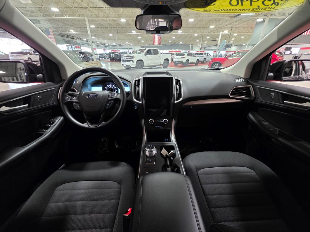 Used 2024 Ford Edge SE w/ Black Appearance Package image 18